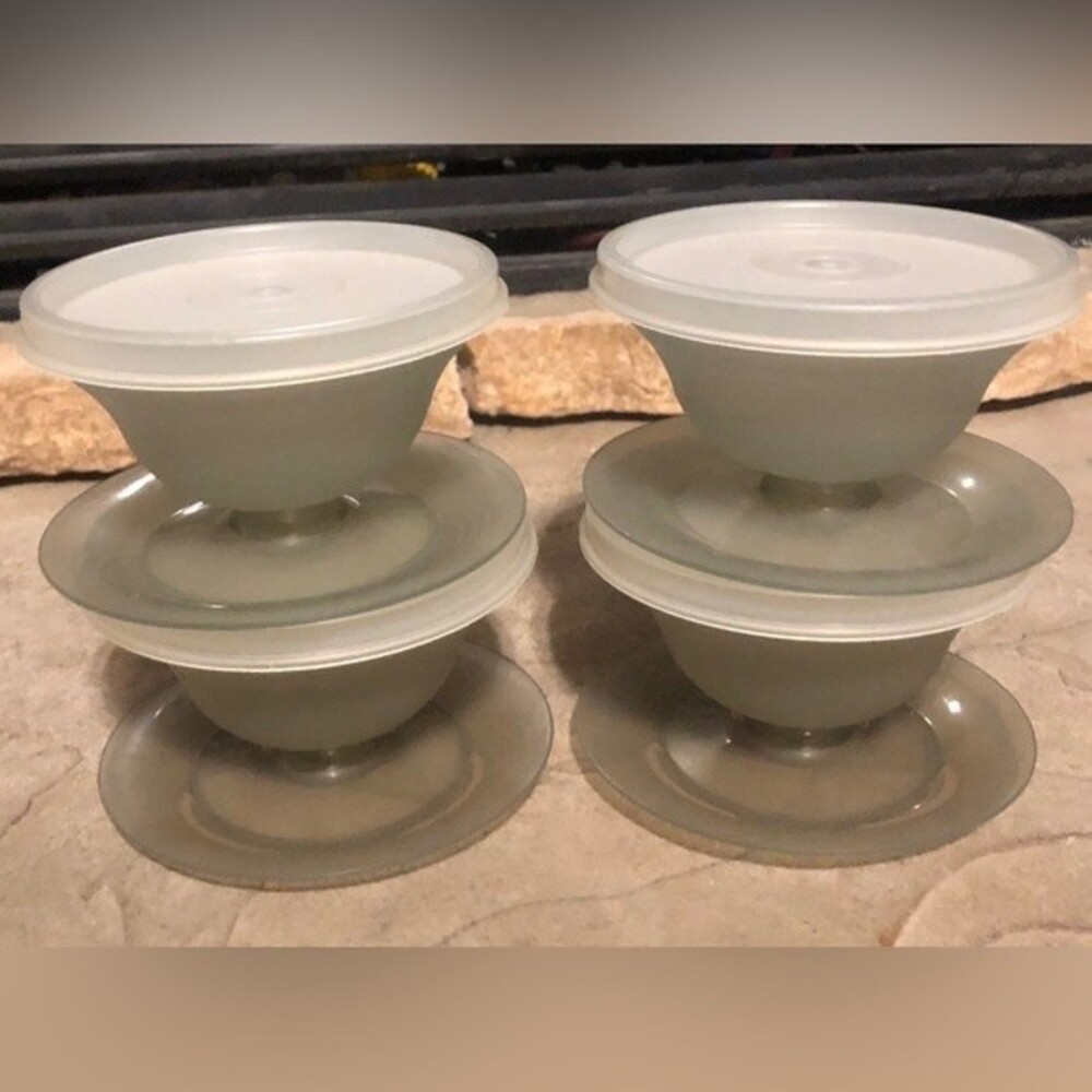 Vintage Tupperware 4 Parfait Cups with Lids Jello Fruit Dessert